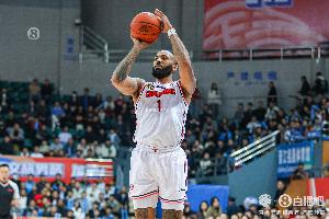 球队得分王！吉伦沃特常规赛场均25.9分7.3板 季后赛22.5分5.7板