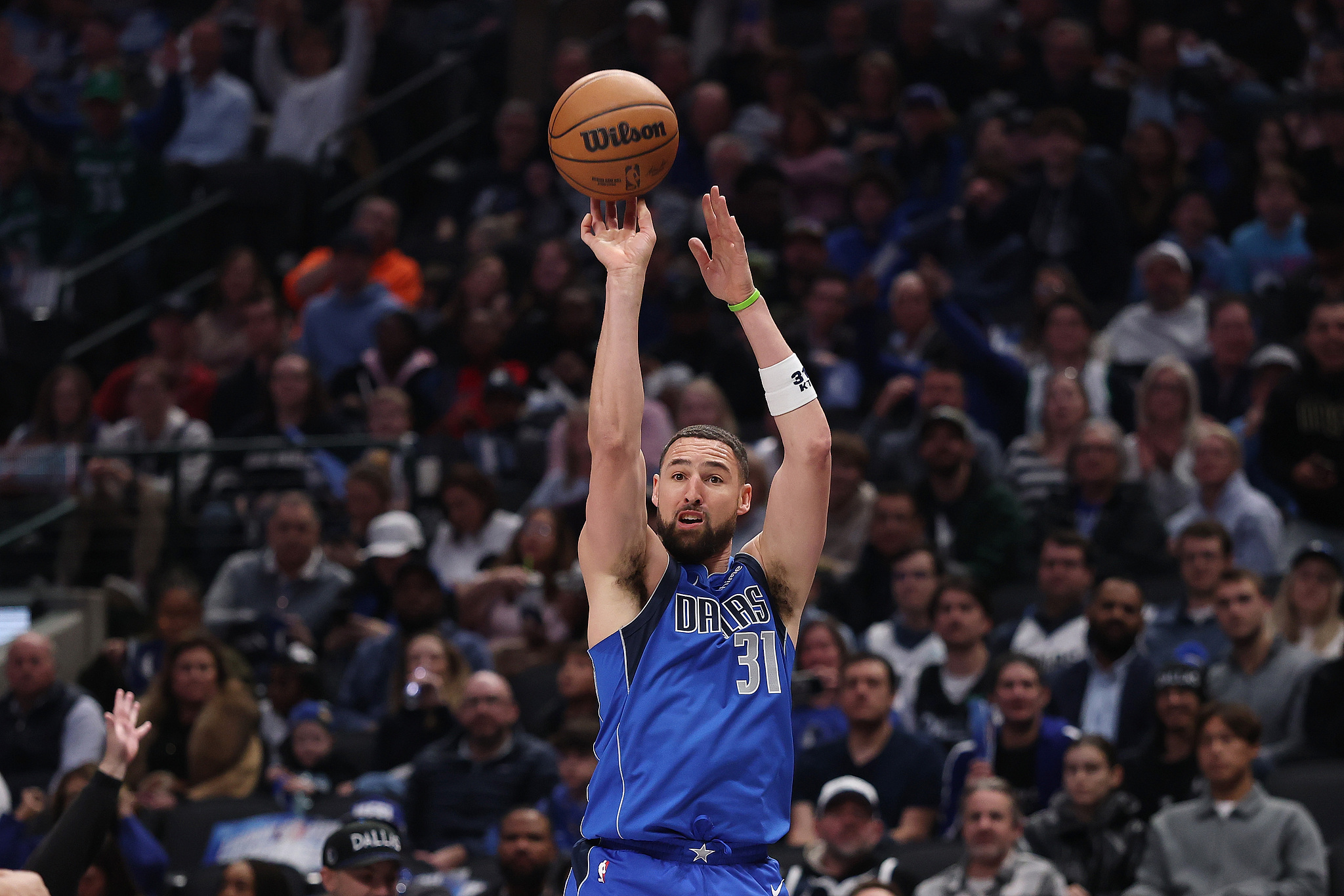 九游体育官网-克莱26+6三分命中数里程碑 独行侠主场大胜爵士