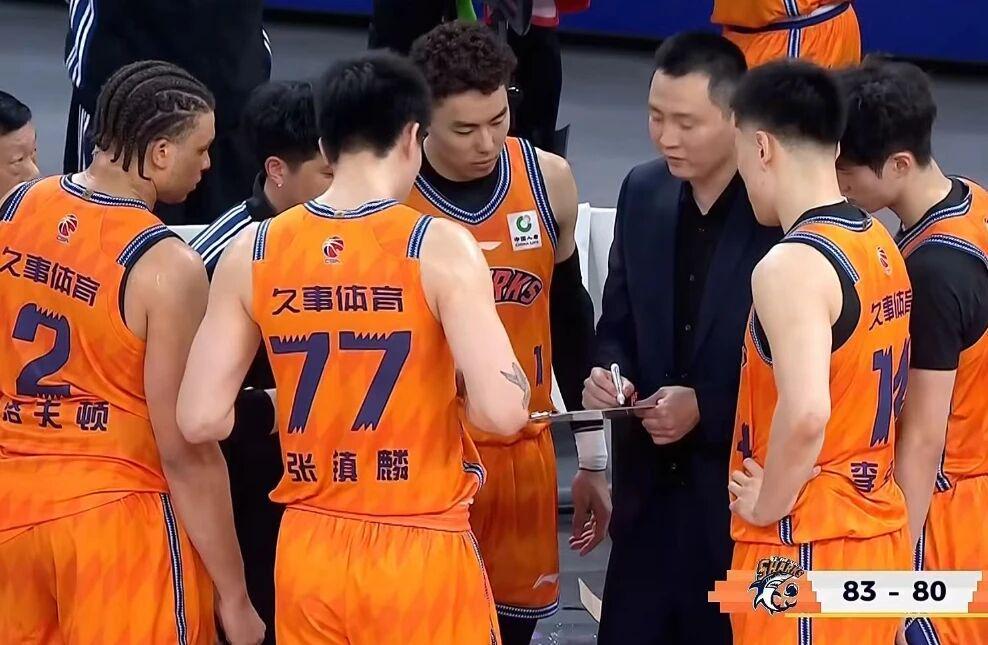 九游体育-CBA八进四：上海横扫山东晋级，广东3分险胜北京将大比分追成1-1